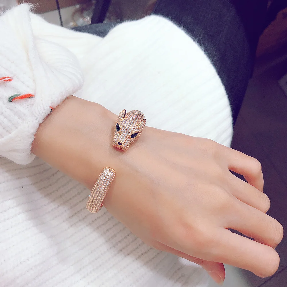 S925 Silver Leopard Bracelet French quality Individual overbearing fashion Lady Bracelet Party ball Vivid and vivid Bracelet
S925 Silver Leopard Bracelet French quality Individual overbearing fashion Lady Bracelet Party ball Vivid and vivid Bracelet