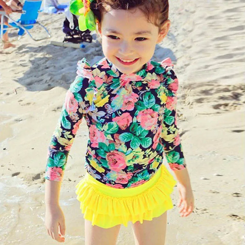 Swimsuit for girls Summer two-piece suit Children's sunscreen split skirt swimwear with cap long sleeved floral UPF50+
Swimsuit for girls Summer two-piece suit Children's sunscreen split skirt swimwear with cap long sleeved floral UPF50+