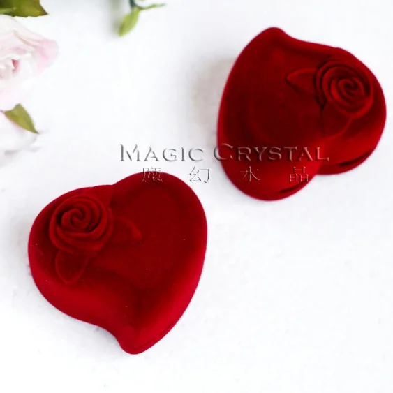Free Shipping High Quality Fashion flocking Gift Box, earrings / Rings Packaging heart-shaped couple Engagement ring box
Free Shipping High Quality Fashion flocking Gift Box, earrings / Rings Packaging heart-shaped couple Engagement ring box