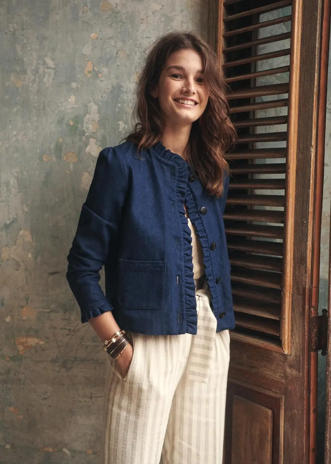 2019 Women's Ruffle Jacket Autumn and Winter Buckle Short Jackets With Pocket Blue Ruffled Collar Female Clothing
2019 Women's Ruffle Jacket Autumn and Winter Buckle Short Jackets With Pocket Blue Ruffled Collar Female Clothing