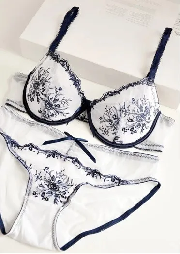 S62 Bra Set Ultra-thin Sexy Fashion Comfortable Embroidery Lace Bra Set Women's Underwear Lingerie Blue Black
S62 Bra Set Ultra-thin Sexy Fashion Comfortable Embroidery Lace Bra Set Women's Underwear Lingerie Blue Black