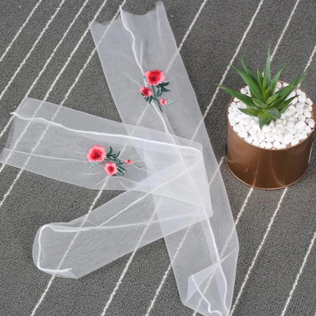 Fashion Women Ruffle Fishnet Ankle Transparent Socks Lady Summer Sexy Polka Dot Mesh Lace Fish Net Short Socks Mesh Hosiery
Fashion Women Ruffle Fishnet Ankle Transparent Socks Lady Summer Sexy Polka Dot Mesh Lace Fish Net Short Socks Mesh Hosiery