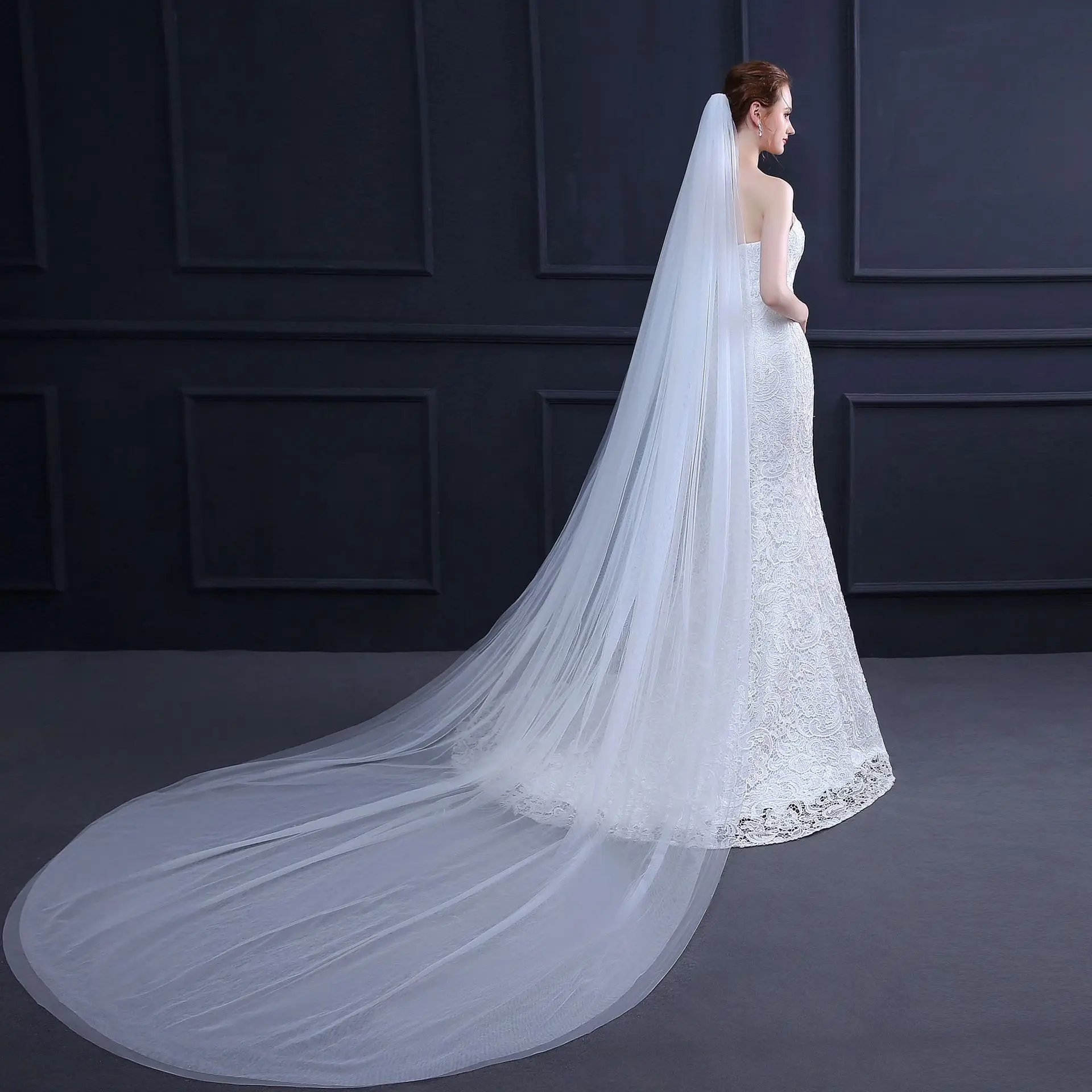 2 Layers Plain Tulle Cut Edge 3 Meters Elegant Long Wedding Veil With Comb 3 M Bridal Veil Velo De Novia accesorios de novia
2 Layers Plain Tulle Cut Edge 3 Meters Elegant Long Wedding Veil With Comb 3 M Bridal Veil Velo De Novia accesorios de novia