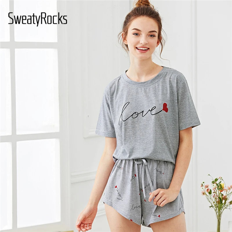 SweatyRocks Grey Heart And Letter Print Drawstring Pajama Set Short Sleeve Nightwear Women Pajamas 2019 Summer Casual Sleep Wear
SweatyRocks Grey Heart And Letter Print Drawstring Pajama Set Short Sleeve Nightwear Women Pajamas 2019 Summer Casual Sleep Wear