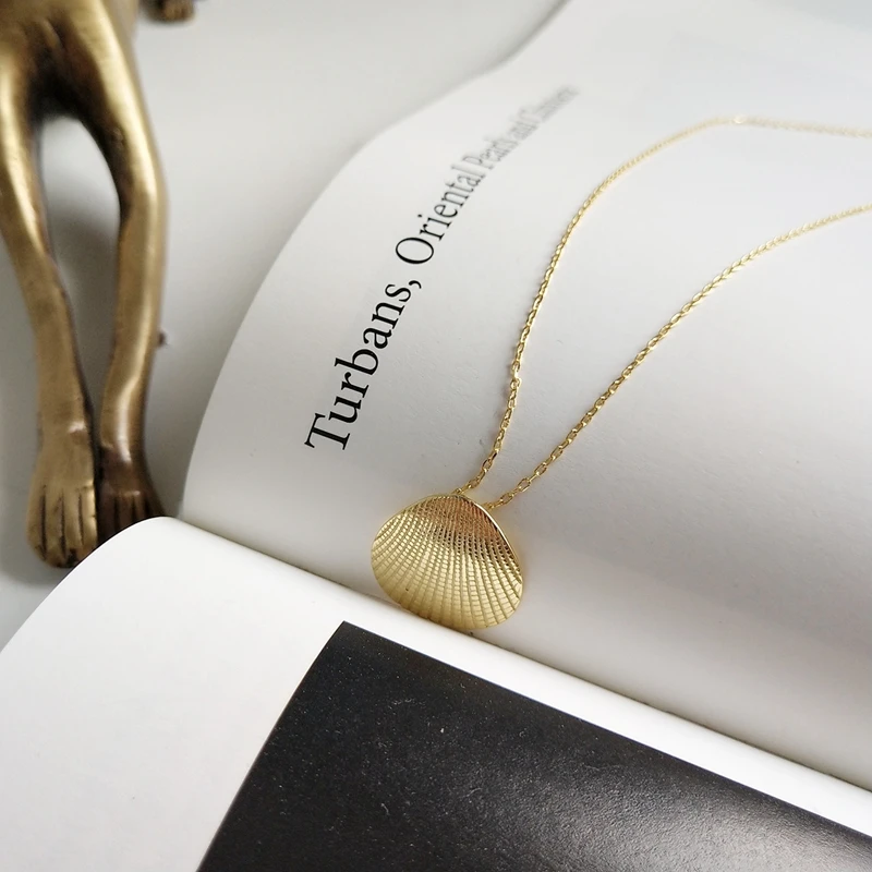 925 Sterling Silver Scallop In Shell Pendant Necklace Gold Stripe Charm Pendant Elegant Women Long Short Chain Choker Necklace
925 Sterling Silver Scallop In Shell Pendant Necklace Gold Stripe Charm Pendant Elegant Women Long Short Chain Choker Necklace