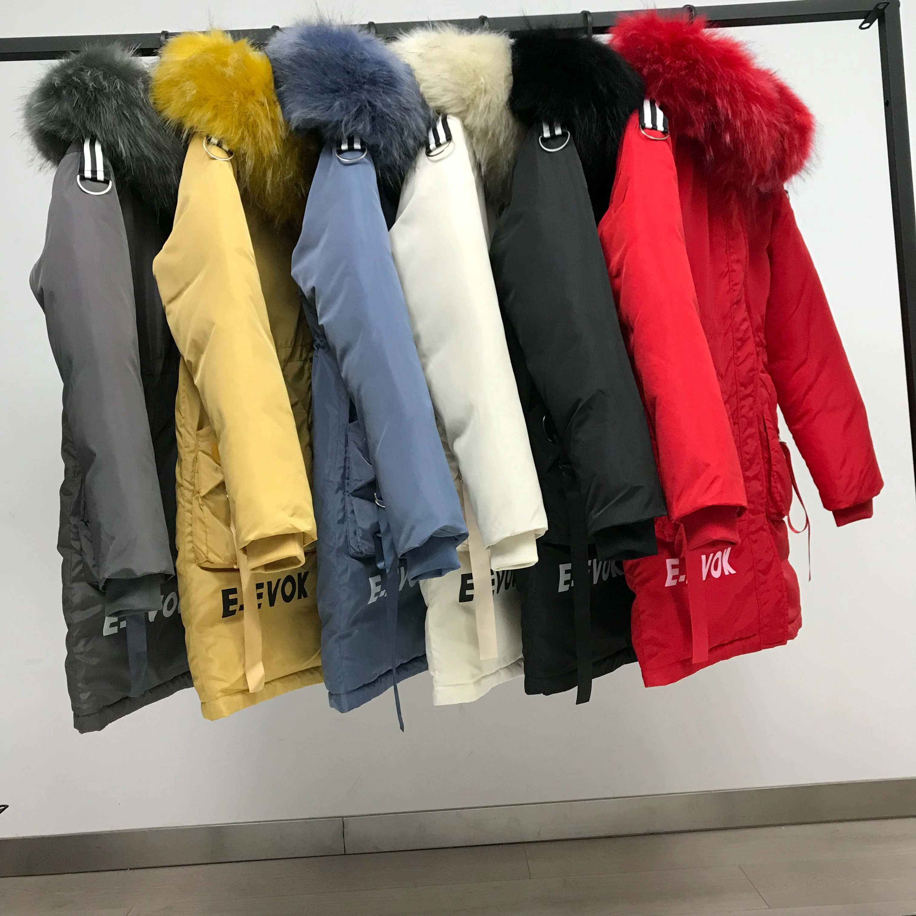Winter long Parkas women 2019 Thick Jackets Hooded Big Fur Coats Warm Fashion parkas Cold Outwear Pocket Cotton Parkas Sweat
Winter long Parkas women 2019 Thick Jackets Hooded Big Fur Coats Warm Fashion parkas Cold Outwear Pocket Cotton Parkas Sweat