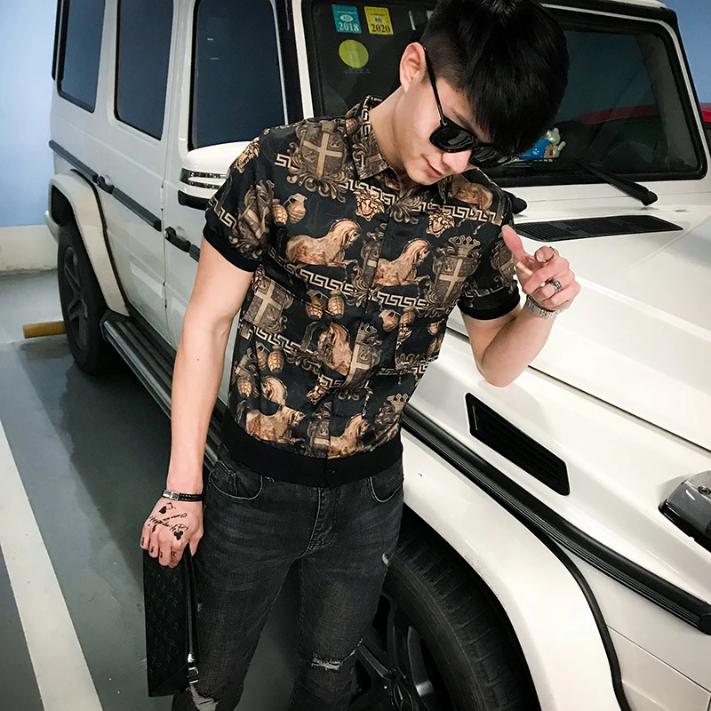 2019 summer social spirit young men's shirts personality Slim handsome short-sleeved shirt tide half sleeve 
2019 summer social spirit young men's shirts personality Slim handsome short-sleeved shirt tide half sleeve