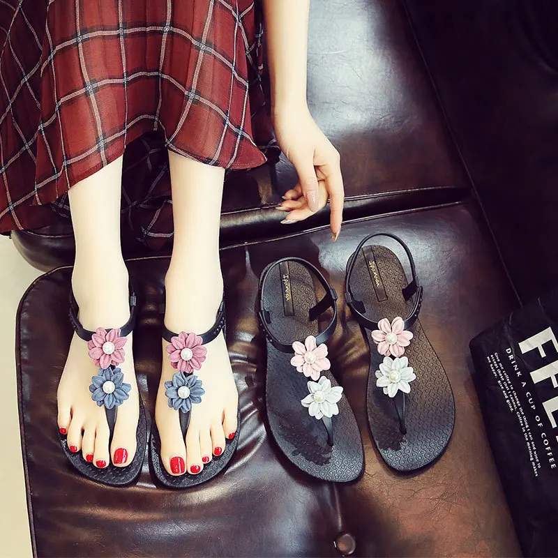 Flower sandals female Xia Ping with 2019 new Bohemian national wind flat bottom wild resort beach shoes
Flower sandals female Xia Ping with 2019 new Bohemian national wind flat bottom wild resort beach shoes