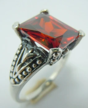 Roman style classic decorative pattern pomegranate zircon goddess temperament The ancient silver ring
Roman style classic decorative pattern pomegranate zircon goddess temperament The ancient silver ring