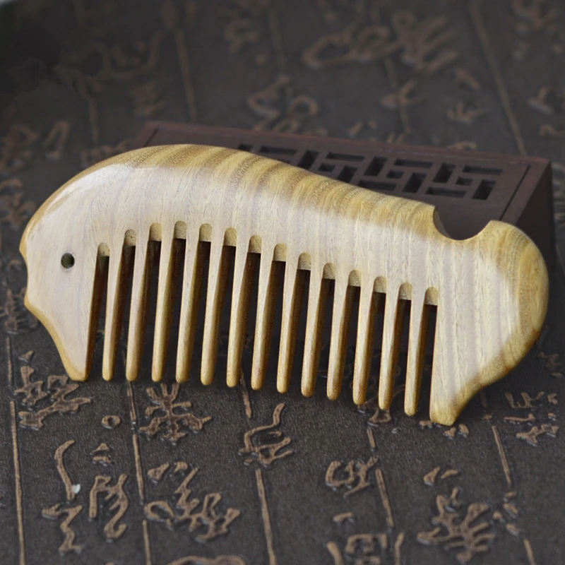 1PC Green Sandalwood Comb Whole Wood Curly Hair Comb Sandalwood Comb Creative Fish Shape Comb G0416
1PC Green Sandalwood Comb Whole Wood Curly Hair Comb Sandalwood Comb Creative Fish Shape Comb G0416