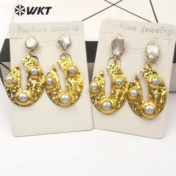 WT-E495 New gold drop shape earrings bohemian style natural freshwater pearl stud with three round pearl ladies charm earrings
WT-E495 New gold drop shape earrings bohemian style natural freshwater pearl stud with three round pearl ladies charm earrings