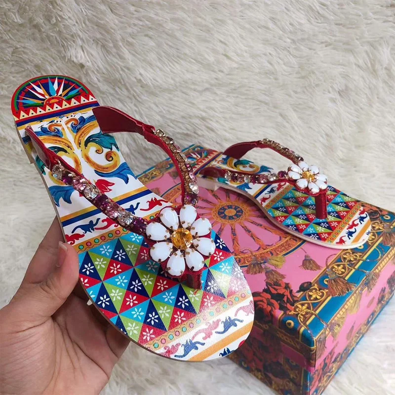 Crystal Embellished Women Flats Flower Decor Flip Flop Woman Shoes Chic Summer Women Slipper Brand Designer Fruit Pattern Shoes
Crystal Embellished Women Flats Flower Decor Flip Flop Woman Shoes Chic Summer Women Slipper Brand Designer Fruit Pattern Shoes