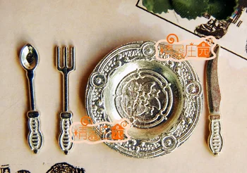 Mini dollhouse Mini-furniture accessories of the silver baking knife and fork tableware
Mini dollhouse Mini-furniture accessories of the silver baking knife and fork tableware