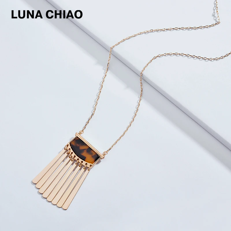 LUNA CHIAO Fashion Designer Women Necklace Jewelry Tortoise Acrylic Metal Bar Tassel Pendant Necklaces for Girls
LUNA CHIAO Fashion Designer Women Necklace Jewelry Tortoise Acrylic Metal Bar Tassel Pendant Necklaces for Girls