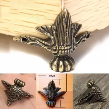 New 1Pc with 4Pcs Screws 42x29mm Antique Wood Box Feet Leg Corner Protector Retro Rattan Carved Decorative Bracket For Furniture
New 1Pc with 4Pcs Screws 42x29mm Antique Wood Box Feet Leg Corner Protector Retro Rattan Carved Decorative Bracket For Furniture