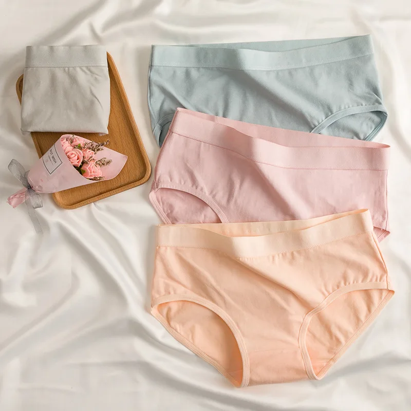 Simple wide-brimmed cotton ladies triangle briefs Mid-waist breathable full combed cotton solid color large size comfort
Simple wide-brimmed cotton ladies triangle briefs Mid-waist breathable full combed cotton solid color large size comfort