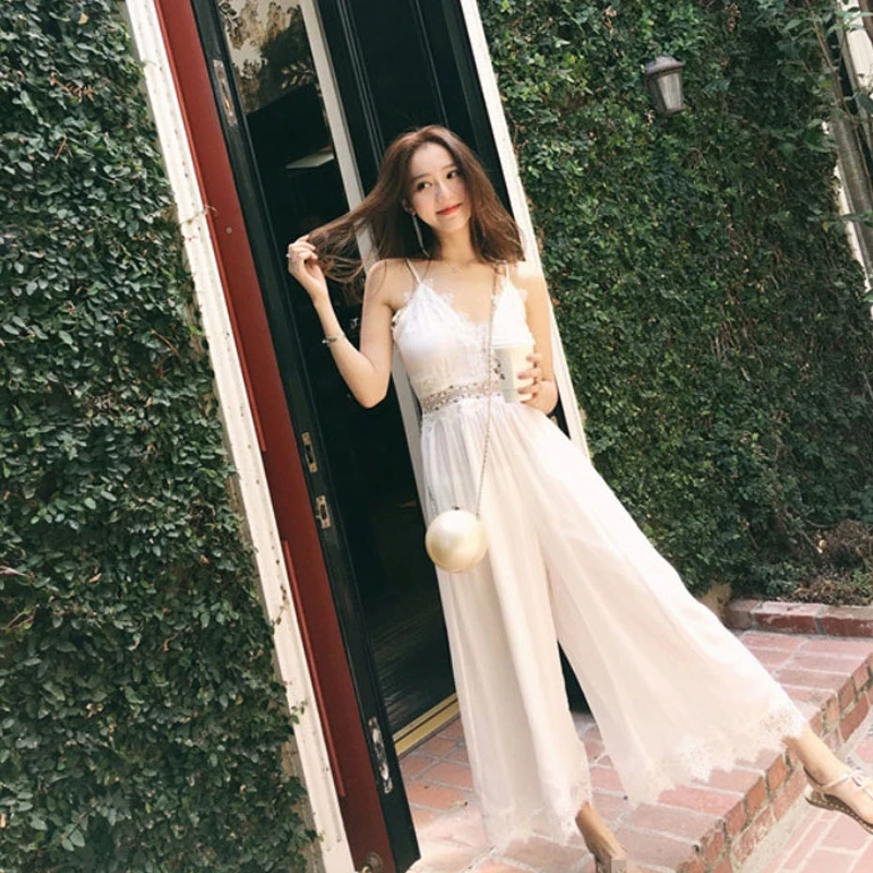 Bohemian style white chiffon jumpsuit female loose V-neck sleeveless lace empire Jumpsuits Bali beach holiday women's rompers
Bohemian style white chiffon jumpsuit female loose V-neck sleeveless lace empire Jumpsuits Bali beach holiday women's rompers
