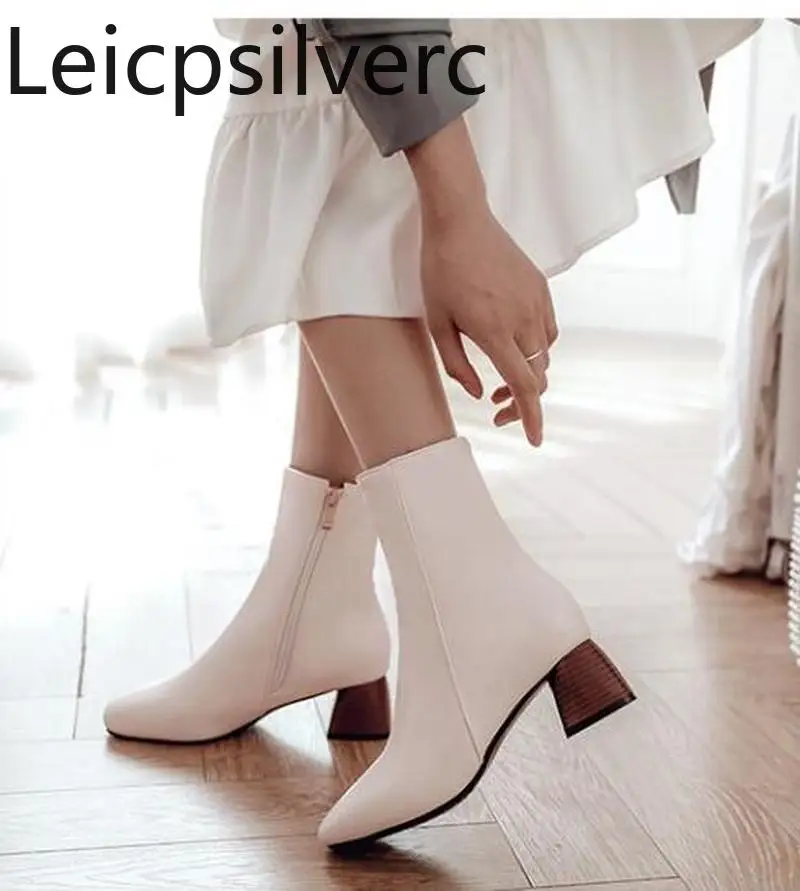 Women's Boots Autumn And Winter fashion Square head Thick heel High heel Middle tube woemns Martin boots plus size 30-52
Women's Boots Autumn And Winter fashion Square head Thick heel High heel Middle tube woemns Martin boots plus size 30-52