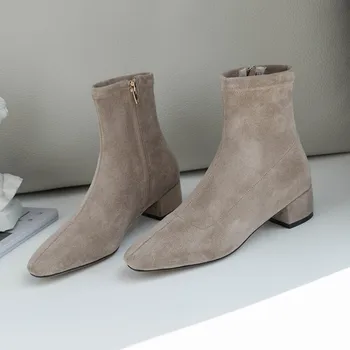 GPOKHDS 2020 women ankle boots Velvet zippers winter short plush square toe high heels female boots size 34-43
GPOKHDS 2020 women ankle boots Velvet zippers winter short plush square toe high heels female boots size 34-43