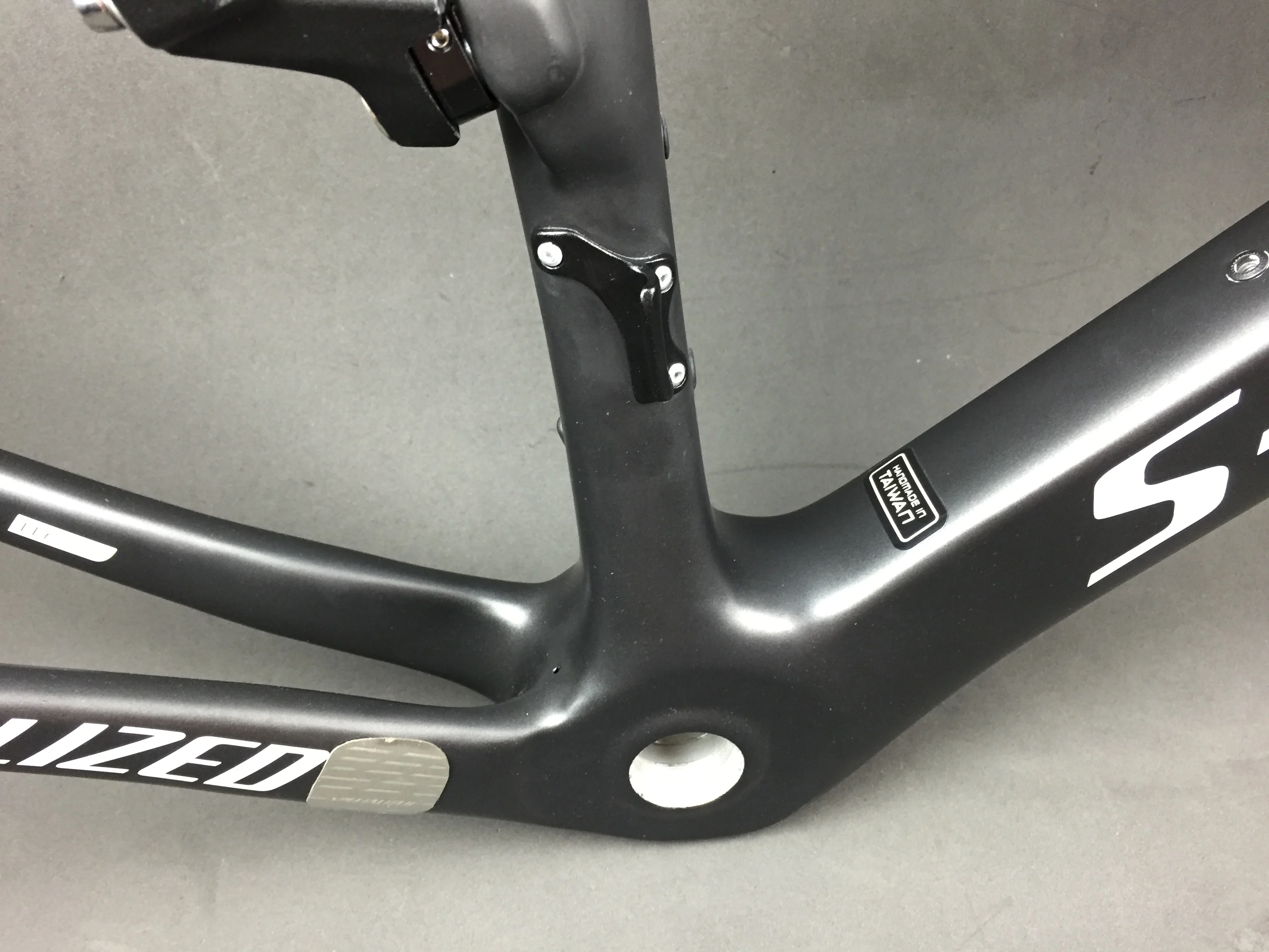 700C Disc brake Vias carbon bicycle frame racing bike carbon road frameset best quality cycling carbon bike frame
700C Disc brake Vias carbon bicycle frame racing bike carbon road frameset best quality cycling carbon bike frame