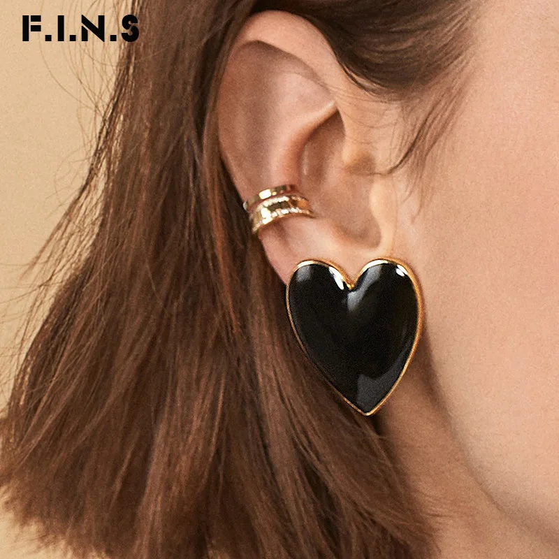 F.I.N.S Two-tone Enamel Heart Metal Big Stud Earring Black White Dripping Oil Fashion Woman Earrings 2019 Korean Fashion Jewelry
F.I.N.S Two-tone Enamel Heart Metal Big Stud Earring Black White Dripping Oil Fashion Woman Earrings 2019 Korean Fashion Jewelry