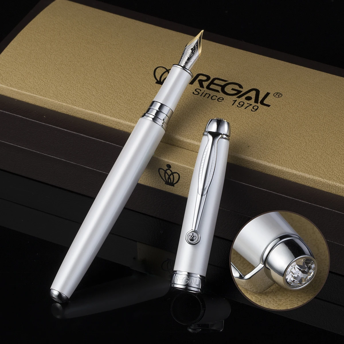 Regal Man-made Diamond Clip Fountain Pen Germany Iridium Medium Nib, Noble White Advanced Business Office Graduation Gift Pen
Regal Man-made Diamond Clip Fountain Pen Germany Iridium Medium Nib, Noble White Advanced Business Office Graduation Gift Pen