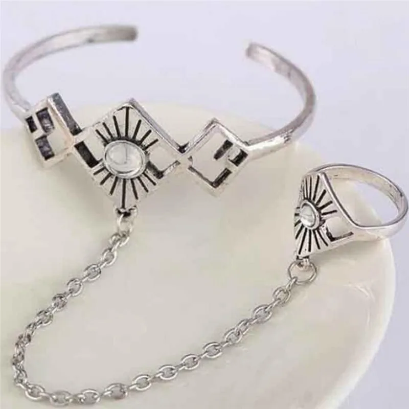 Ethnic Open Bangles Rhombus Slave Chain Bracelets for Women Vintage Bohemian Style Crystal Hand Chain Ring
Ethnic Open Bangles Rhombus Slave Chain Bracelets for Women Vintage Bohemian Style Crystal Hand Chain Ring