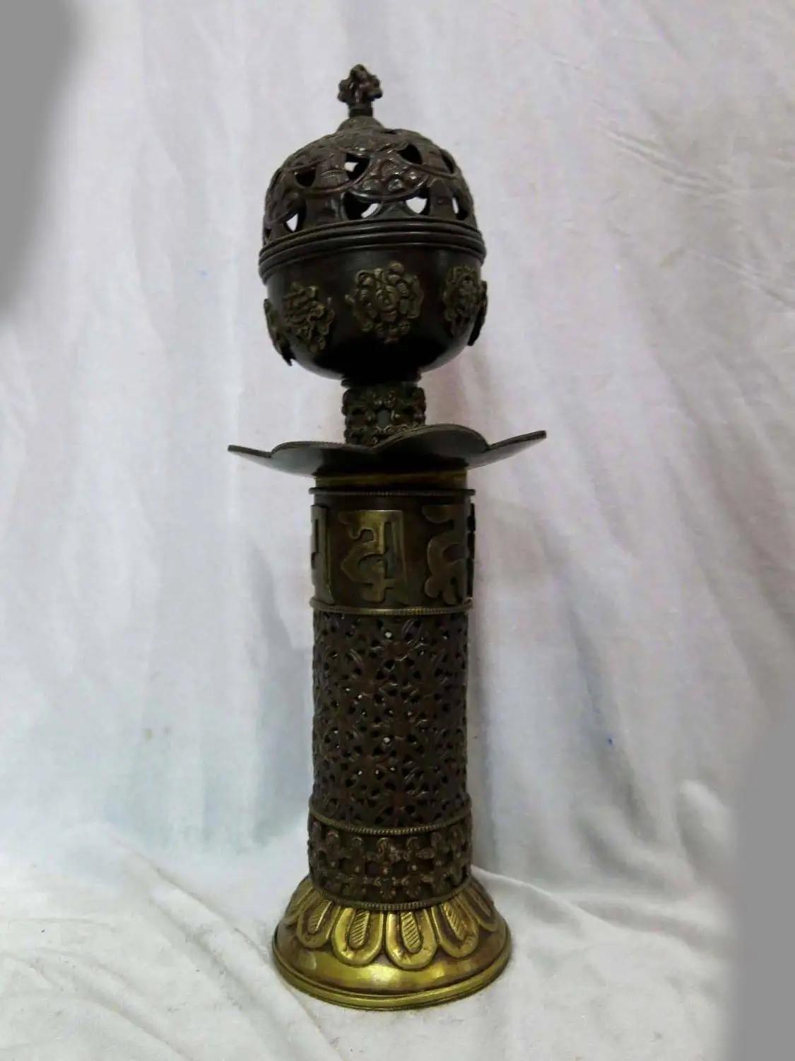 13" China Tibet copper carved eight treasures incense burner Sculpture Statue
13" China Tibet copper carved eight treasures incense burner Sculpture Statue