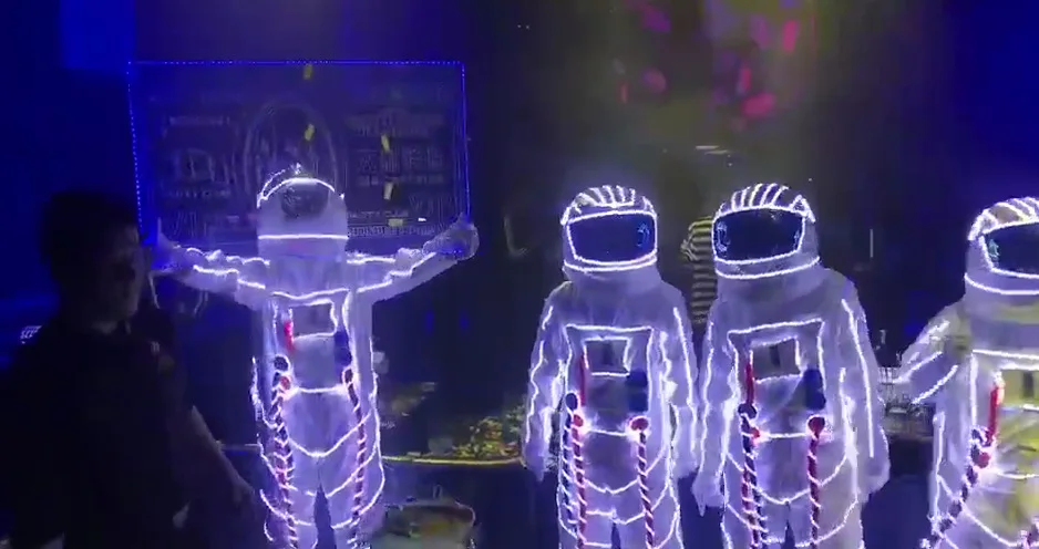 LED show luminous clothing space suit luminous astronaut costume christmas halloween party cosplay Costumes
LED show luminous clothing space suit luminous astronaut costume christmas halloween party cosplay Costumes