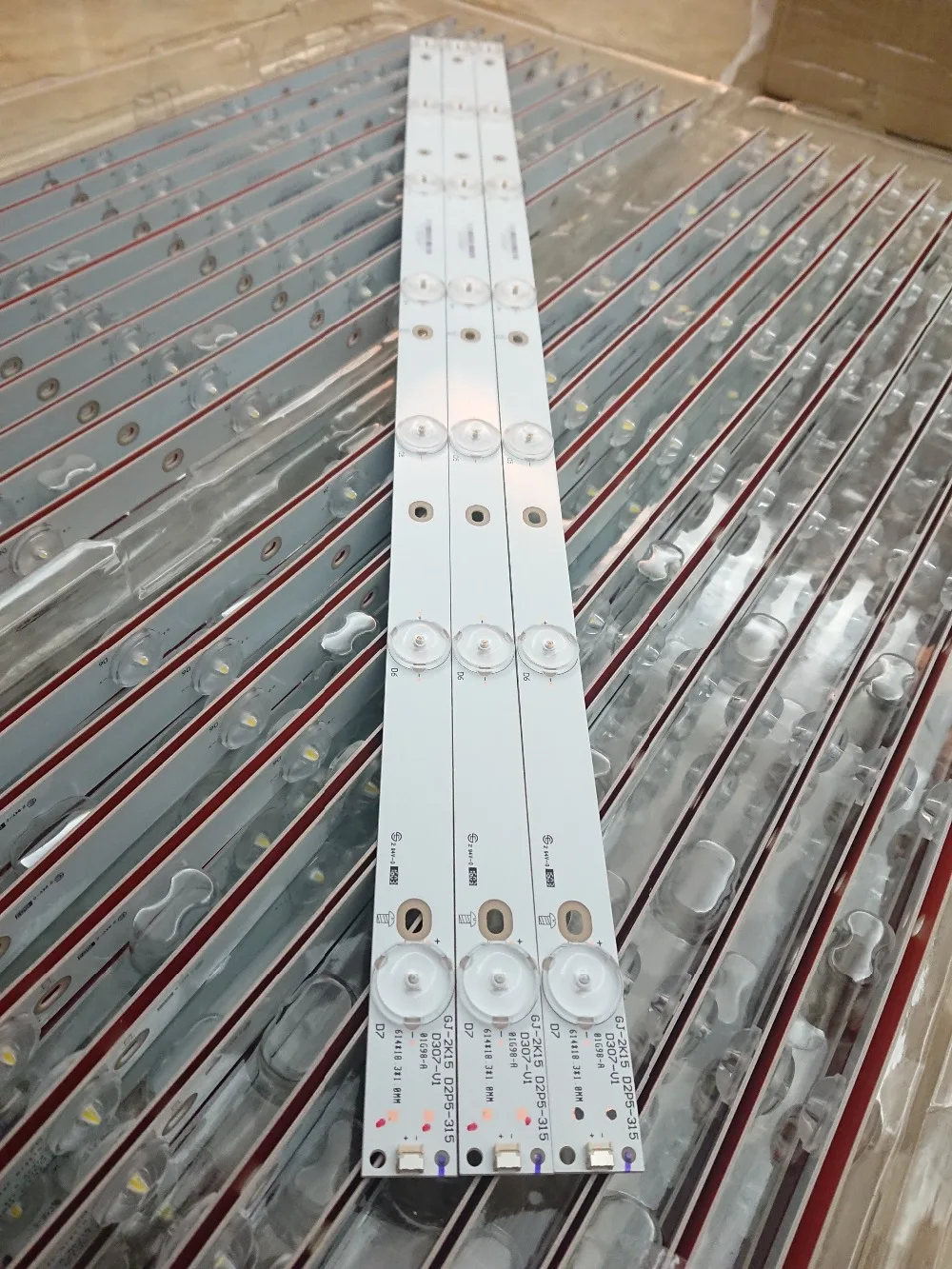 New 15 PCS/lot 7LED(3V) 618mm*18mm LED backlight TV strip Bar GJ-2K15 D2P5-315 D307-V1 for 32 Inch TV 32HHA5857 LM315WF1
New 15 PCS/lot 7LED(3V) 618mm*18mm LED backlight TV strip Bar GJ-2K15 D2P5-315 D307-V1 for 32 Inch TV 32HHA5857 LM315WF1