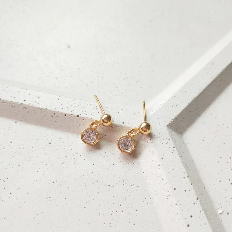 WTLTC 925 Sterling Sliver Cubic Zirconia Stud Earrings For Women Drop Small Tiny Studs Earrings High Quality Round CZ Earrings
WTLTC 925 Sterling Sliver Cubic Zirconia Stud Earrings For Women Drop Small Tiny Studs Earrings High Quality Round CZ Earrings
