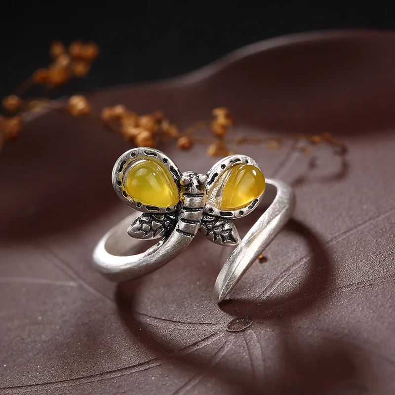 S925 pure silver retro inlaid with chalcedony garnet corundum blue sand female Dragonfly open ring wholesale
S925 pure silver retro inlaid with chalcedony garnet corundum blue sand female Dragonfly open ring wholesale