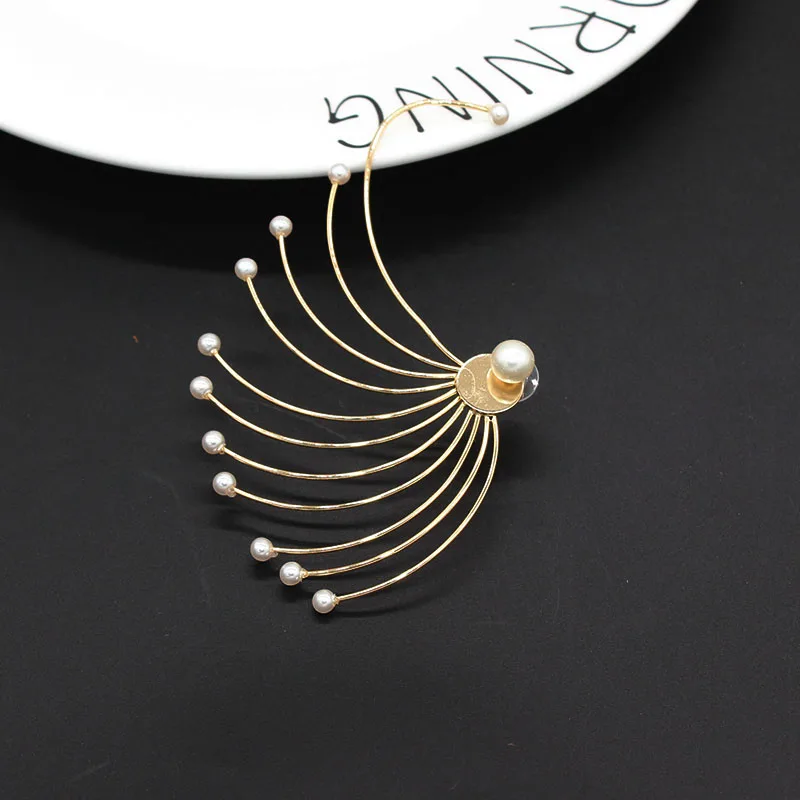 Baroque fan stud earrings Korean version of the personality fan-shaped hanging wild ball cold wind geometric earrings 910
Baroque fan stud earrings Korean version of the personality fan-shaped hanging wild ball cold wind geometric earrings 910