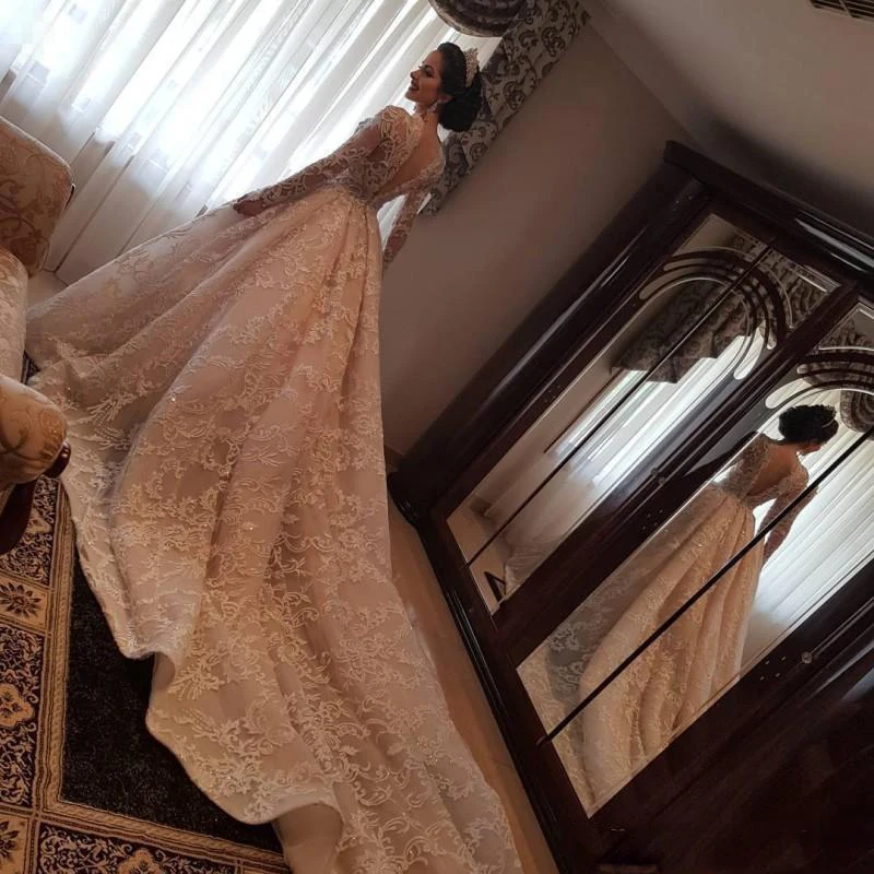 Dubai Modest 2018 Lace Bridal Dresses Beaded Full Sleeves Bridal Gowns Custom Made Wedding Gowns Double V-neck Robe De Mariee
Dubai Modest 2018 Lace Bridal Dresses Beaded Full Sleeves Bridal Gowns Custom Made Wedding Gowns Double V-neck Robe De Mariee