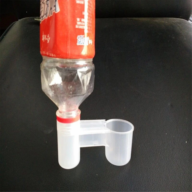 Bird Feeder Farming Equipment Parrot Bird Drinker Practical Plastic Water Drinker Cup Bowl for Pigeons Feeder Waterer Clip
Bird Feeder Farming Equipment Parrot Bird Drinker Practical Plastic Water Drinker Cup Bowl for Pigeons Feeder Waterer Clip