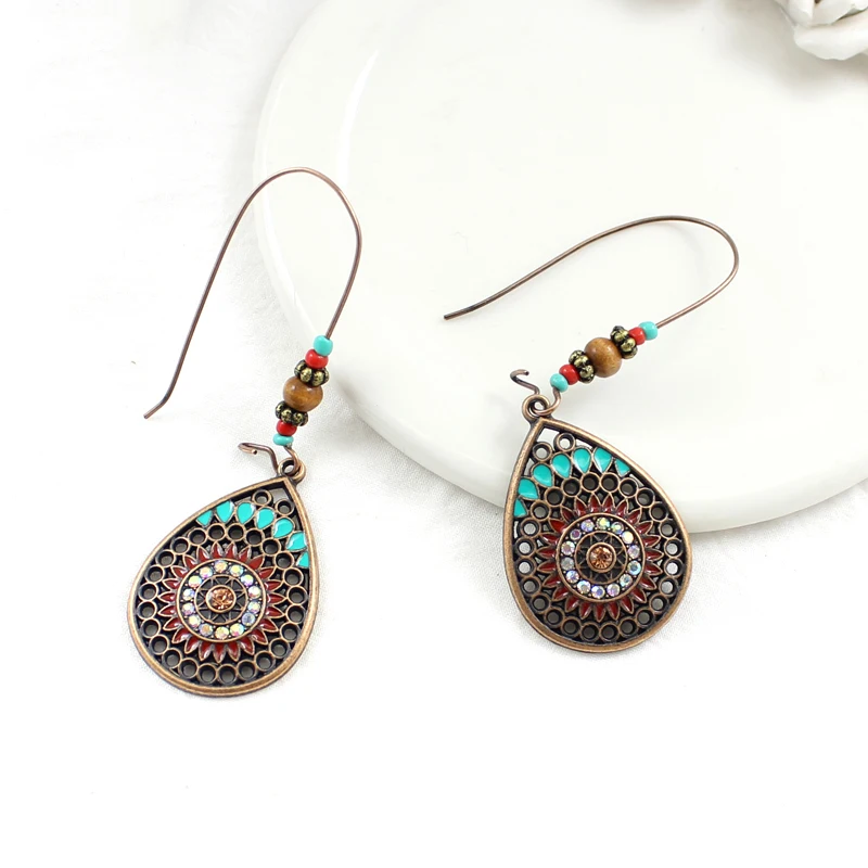 Hollow Cascading Geometric stitching inlay Crystal stone embossed pattern string colored wooden beads atural stone Hook earring
Hollow Cascading Geometric stitching inlay Crystal stone embossed pattern string colored wooden beads atural stone Hook earring