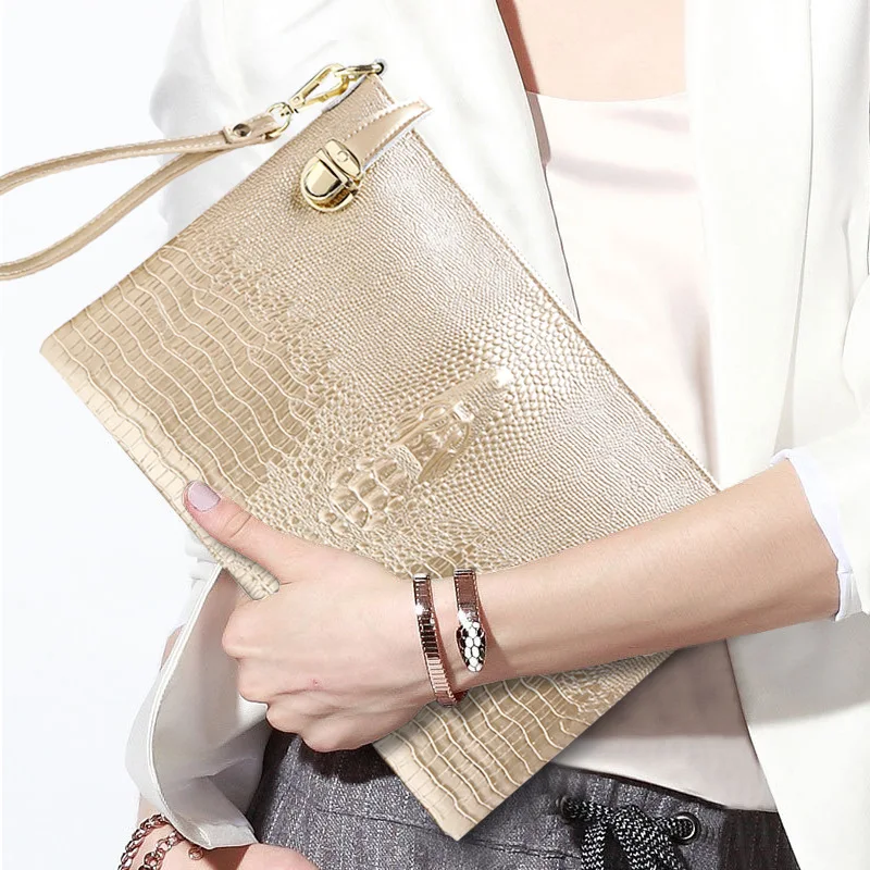 2019 new female crocodile pattern real leather handbag brand Europe shoulder diagonal leather clutch lock design wrist bag
2019 new female crocodile pattern real leather handbag brand Europe shoulder diagonal leather clutch lock design wrist bag