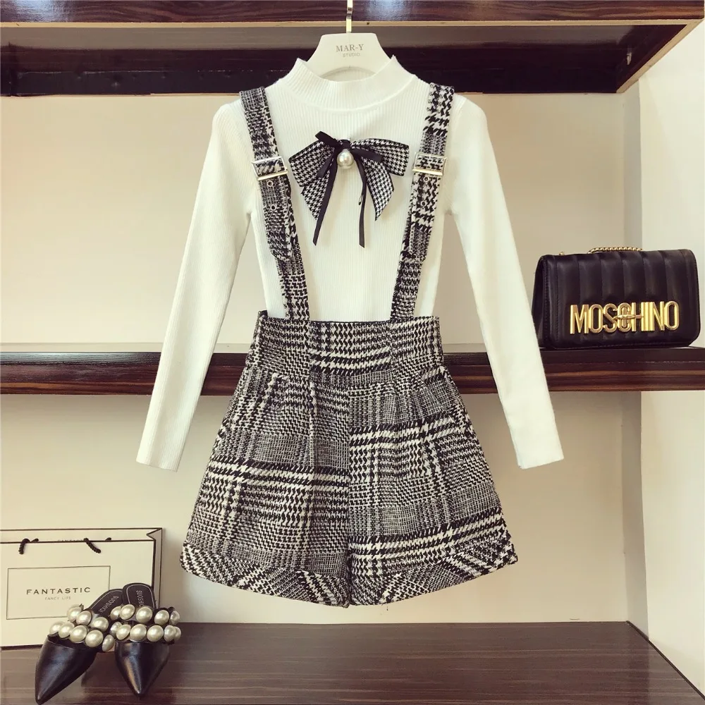 Oshangchaopin Women Bow Stretch Slim Basic Knitted Tops+Tweed Suspenders Strap Shorts Lady Sweater Shorts 2-piece Matching Sets
Oshangchaopin Women Bow Stretch Slim Basic Knitted Tops+Tweed Suspenders Strap Shorts Lady Sweater Shorts 2-piece Matching Sets