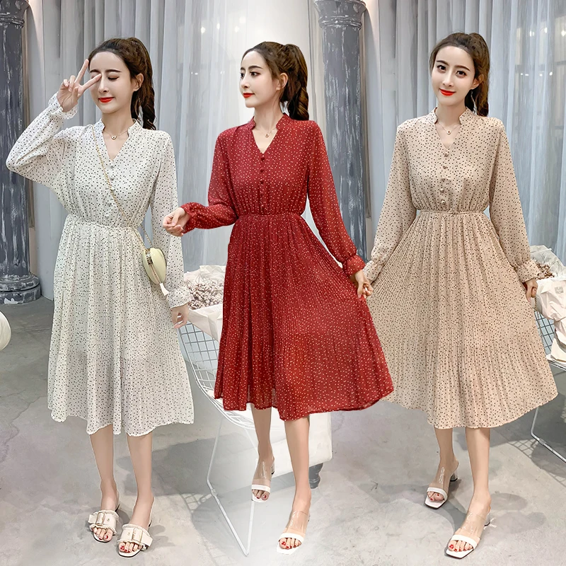 Vintage Dots Print Chiffon Dress Women 2019 Autumn Elegant Long Sleeve V-neck Button Pleated Dress Tunic Beach Dress Party Dress
Vintage Dots Print Chiffon Dress Women 2019 Autumn Elegant Long Sleeve V-neck Button Pleated Dress Tunic Beach Dress Party Dress