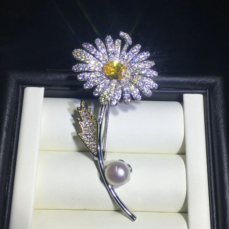 ZHBORUINI High Quality Natural Freshwater Pearl Brooch Chinese Style Yellow Zircon Flower Brooch Pearl Jewelry For Women Gift
ZHBORUINI High Quality Natural Freshwater Pearl Brooch Chinese Style Yellow Zircon Flower Brooch Pearl Jewelry For Women Gift