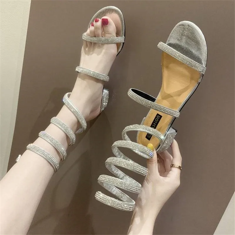 YOUBROER Ankle Boots winter Wind Women's Boots Pointy High Heels Sexy Stiletto Suede Ankle Boots Back Zippe
YOUBROER Ankle Boots winter Wind Women's Boots Pointy High Heels Sexy Stiletto Suede Ankle Boots Back Zippe