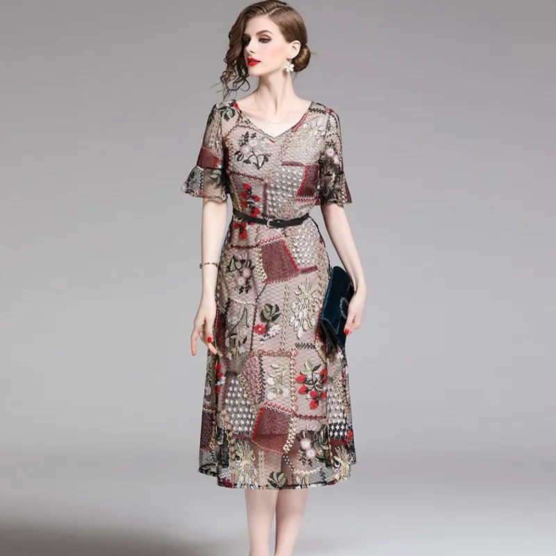 2019 New Runway Summer Evening Mesh Dress Casual Slim Fashion Sexy Embroidery Women Hollow Out Vintage dresses Vestidos robes
2019 New Runway Summer Evening Mesh Dress Casual Slim Fashion Sexy Embroidery Women Hollow Out Vintage dresses Vestidos robes