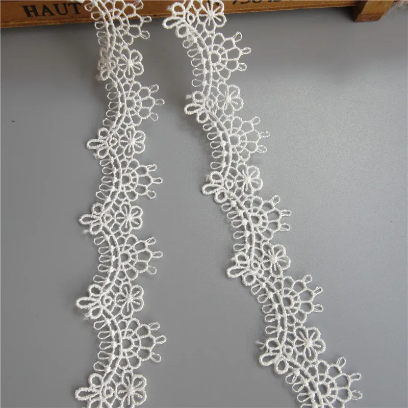 5 yards/Lot 28mm Ivory Polyester Flower Embroidered Lace Ribbon Applique Handmade DIY Sewing Craft Lace Trim Decoration
5 yards/Lot 28mm Ivory Polyester Flower Embroidered Lace Ribbon Applique Handmade DIY Sewing Craft Lace Trim Decoration