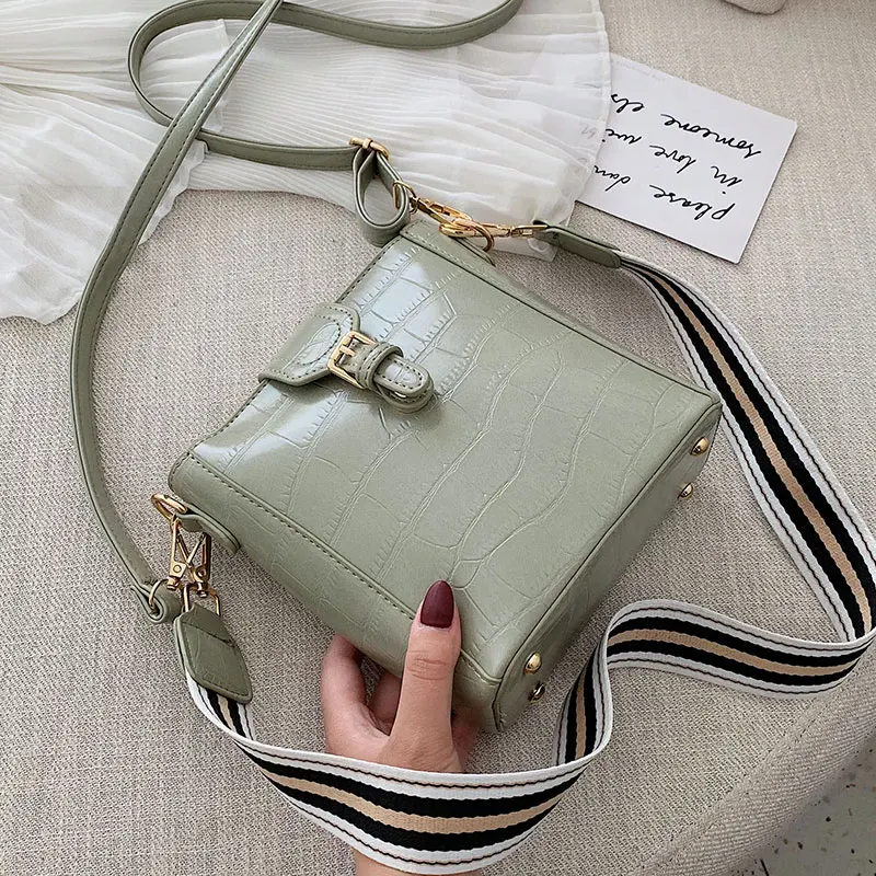 Baggage Girls 2019 New Korean Version of Occidental Baggage One Shoulder Bag Summer Fashion Leisure Slant Drum Bag
Baggage Girls 2019 New Korean Version of Occidental Baggage One Shoulder Bag Summer Fashion Leisure Slant Drum Bag