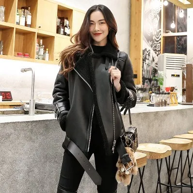 New Fashion Design Winter Lady's Merino Genuine Leather Bomber Jacket Sheepskin Fur Coat Jacket With Leather Belt
New Fashion Design Winter Lady's Merino Genuine Leather Bomber Jacket Sheepskin Fur Coat Jacket With Leather Belt