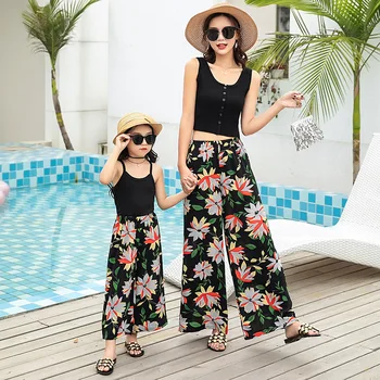 Summer Mommy And Me Floral Family Matching look Mother Daughter Chiffon High-waist bohemian wide-leg pants Clothes Beach Outfits
Summer Mommy And Me Floral Family Matching look Mother Daughter Chiffon High-waist bohemian wide-leg pants Clothes Beach Outfits