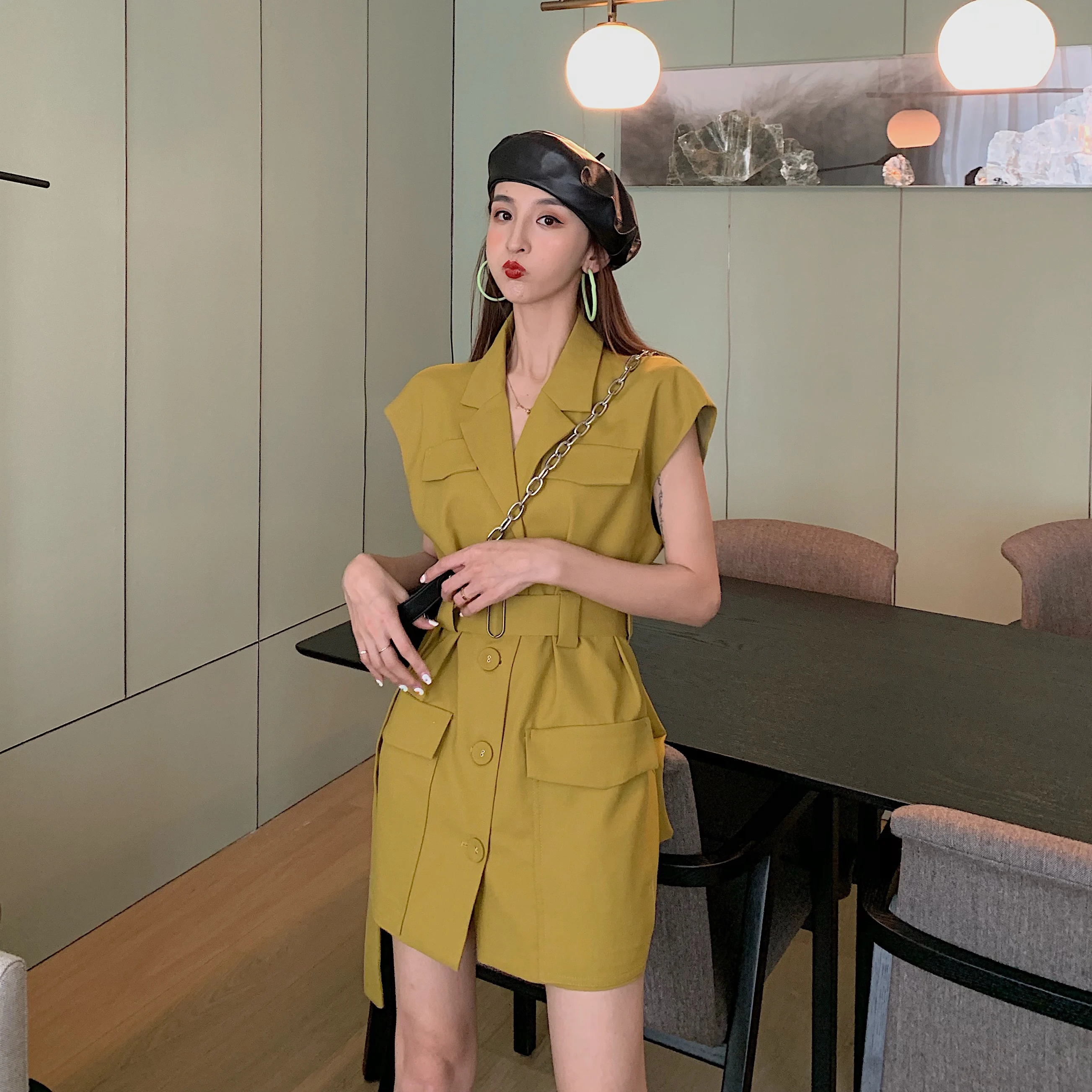 NEW Women Solid Notched Breasted Sleeveless High Waist Bodycon Blazer Dress With Belt Elegant High stree Dresses
NEW Women Solid Notched Breasted Sleeveless High Waist Bodycon Blazer Dress With Belt Elegant High stree Dresses