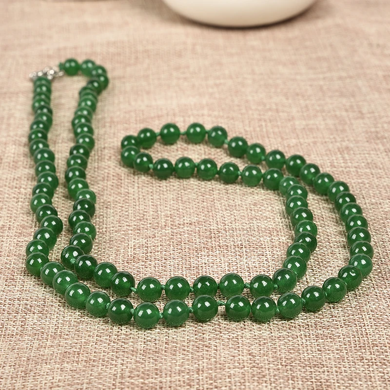 Vivifying green and sheen 8 mm Malay jasper necklace and can made Bracelet
Vivifying green and sheen 8 mm Malay jasper necklace and can made Bracelet