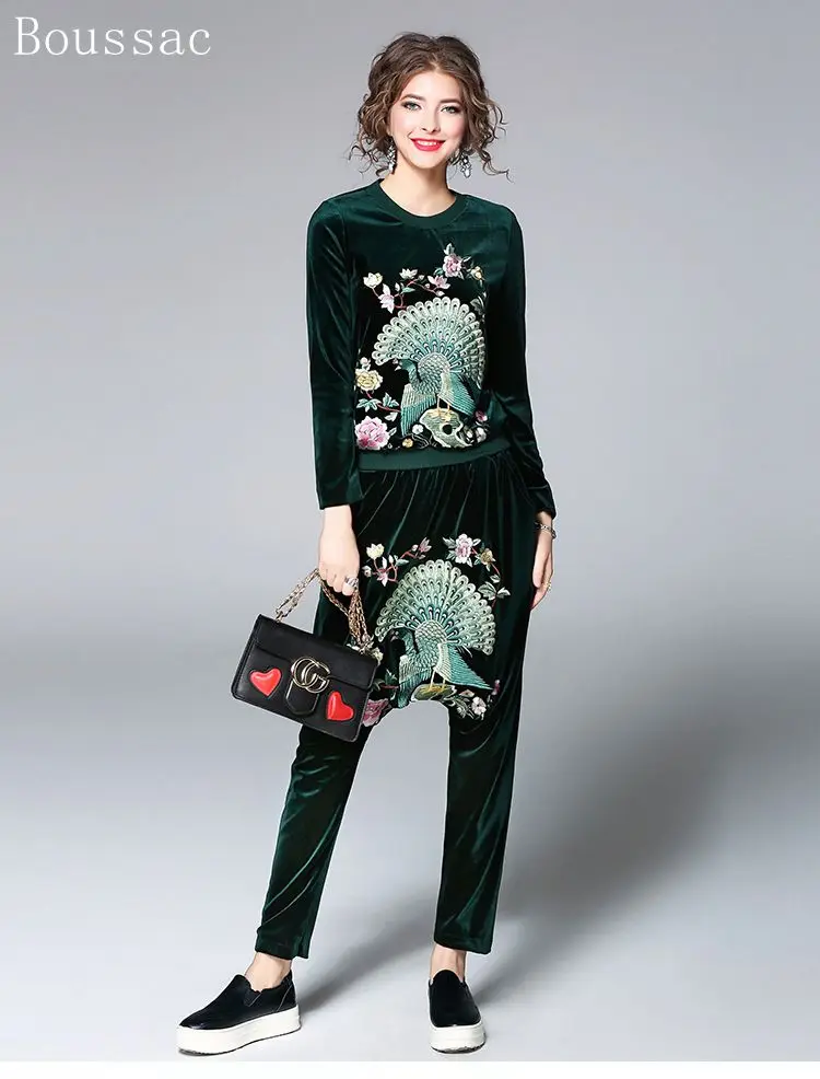 Free shipping new arriving fashion spring/autumn big size Chinese style Peacock Embroidered velvet jacket+pant suit for women
Free shipping new arriving fashion spring/autumn big size Chinese style Peacock Embroidered velvet jacket+pant suit for women