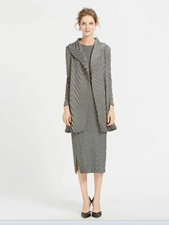 Miyake fold Autumn bronzing pleated long sleeve turn-down collar coat + sleeveless o-neck dress solid two-piece set IN STOCK
Miyake fold Autumn bronzing pleated long sleeve turn-down collar coat + sleeveless o-neck dress solid two-piece set IN STOCK